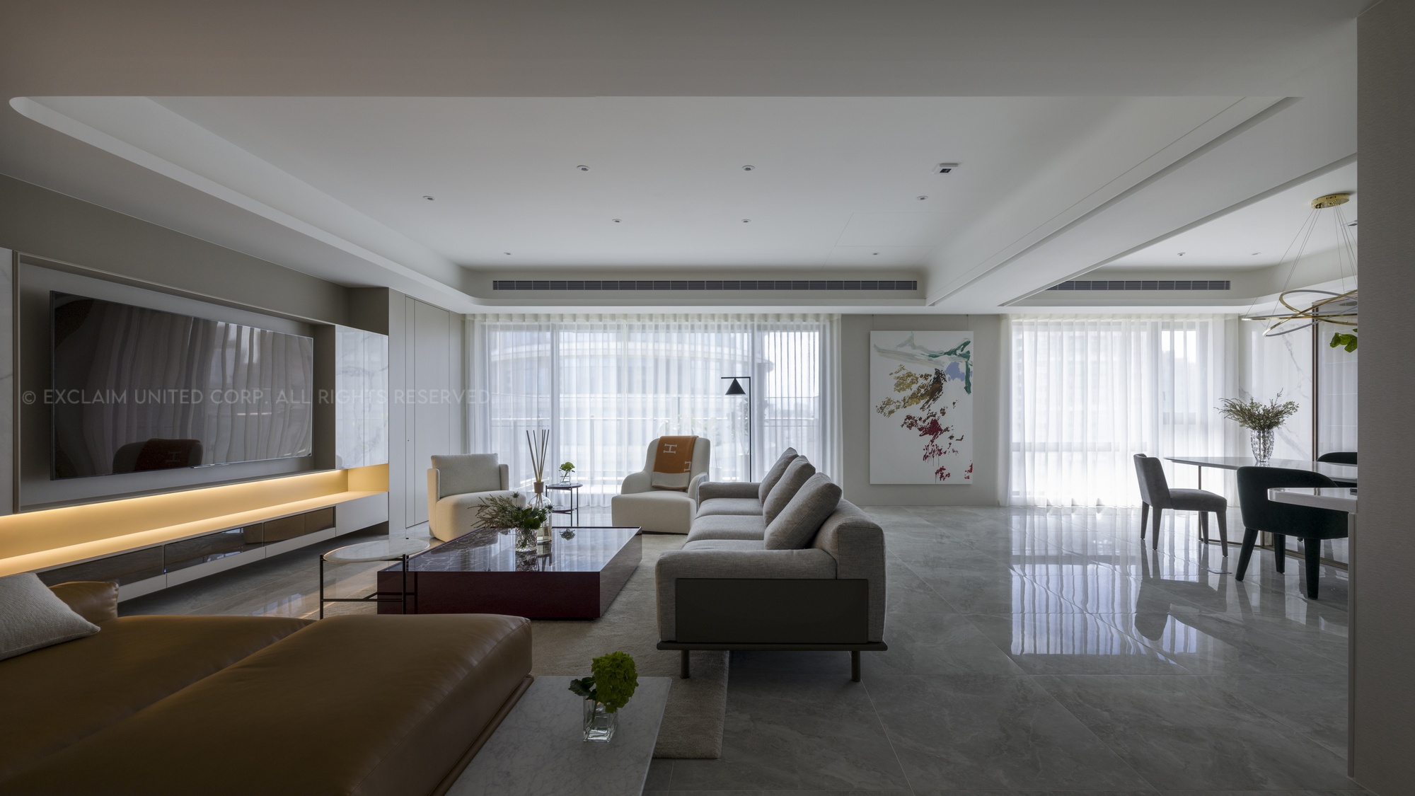 豪宅客廳設計-以人為本，透過比例規劃、材質選擇、家具配置與動線距離設計，打造可長期運作並回應生活變化的彈性空間